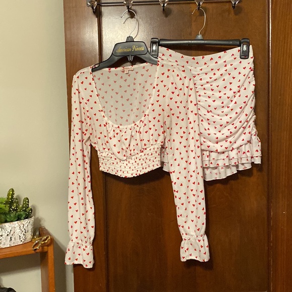 Adorable 2 piece set with ❤️ red hearts all over 😍😍😍 - Picture 16 of 16